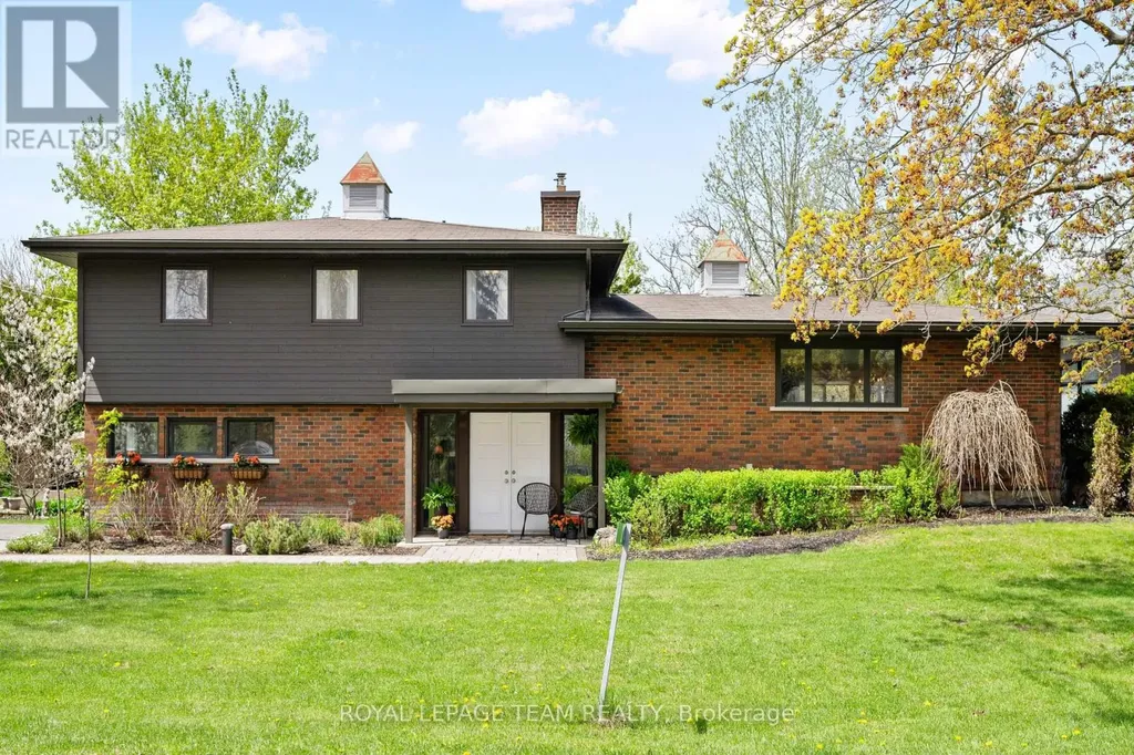 2 Lockview Road Ottawa ON K4M 1B2