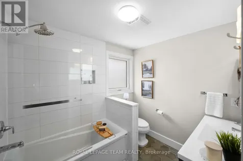 2 Lockview Road Ottawa ON K4M 1B2