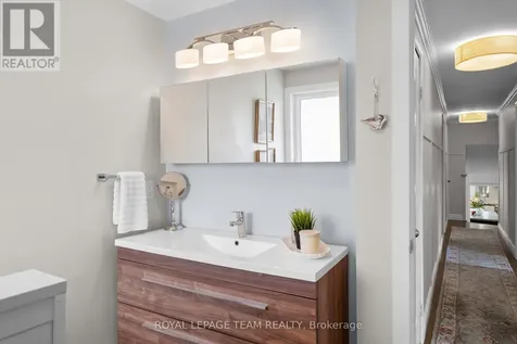 2 Lockview Road Ottawa ON K4M 1B2