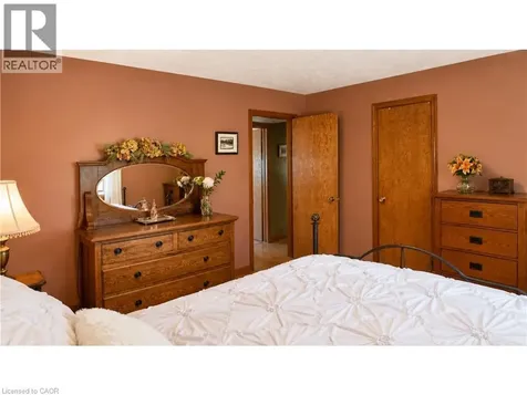 15 Barrett Avenue Cambridge ON N1R 3A1