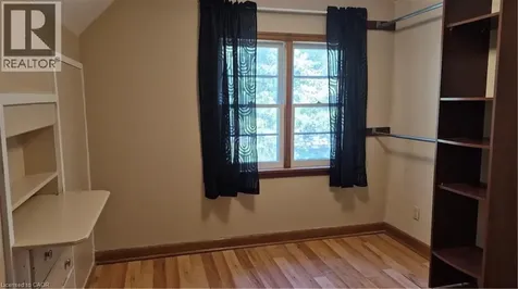 15 Barrett Avenue Cambridge ON N1R 3A1