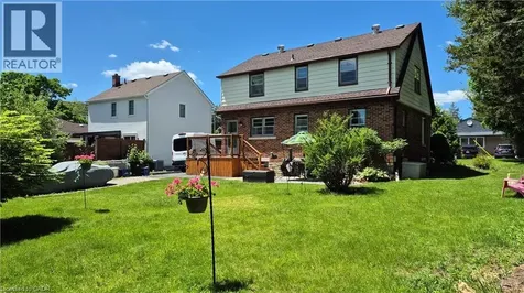 15 Barrett Avenue Cambridge ON N1R 3A1