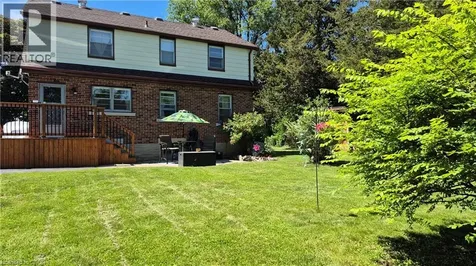15 Barrett Avenue Cambridge ON N1R 3A1