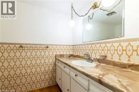 404 Queenston Road Hamilton ON L8K 1J2