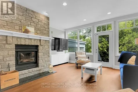 23 Davidson Drive Ottawa ON K1J 6L7