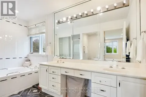 23 Davidson Drive Ottawa ON K1J 6L7