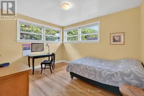 957 Blair Road Ottawa ON K1J 7M9