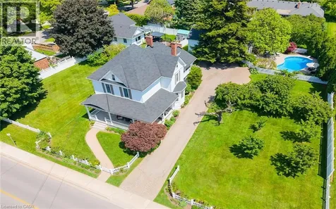 24 Maple Avenue Grimsby ON L3M 3B6