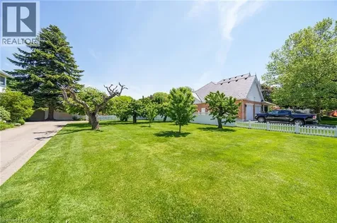 24 Maple Avenue Grimsby ON L3M 3B6