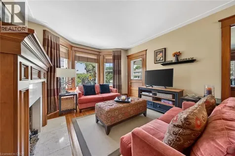 24 Maple Avenue Grimsby ON L3M 3B6