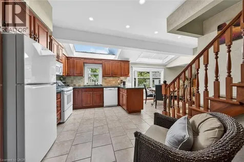 24 Maple Avenue Grimsby ON L3M 3B6