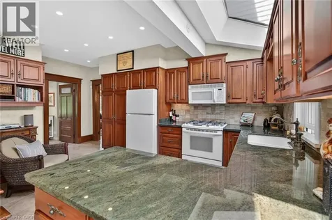 24 Maple Avenue Grimsby ON L3M 3B6