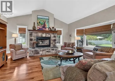 24 Maple Avenue Grimsby ON L3M 3B6