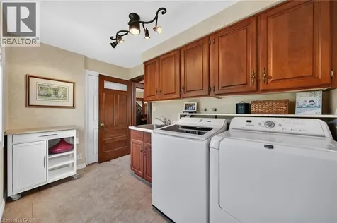24 Maple Avenue Grimsby ON L3M 3B6