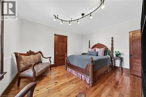 24 Maple Avenue Grimsby ON L3M 3B6