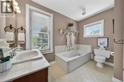 24 Maple Avenue Grimsby ON L3M 3B6