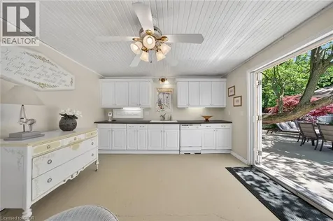 24 Maple Avenue Grimsby ON L3M 3B6