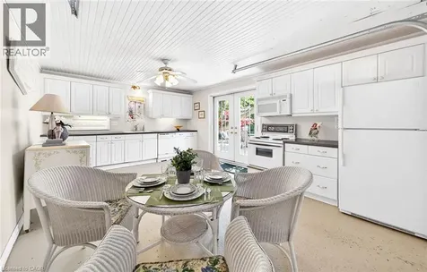 24 Maple Avenue Grimsby ON L3M 3B6