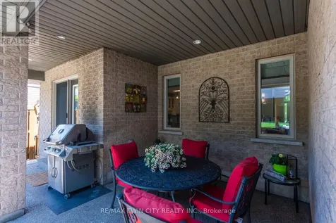 294 Fallowfield Drive Kitchener ON N2C 2T8