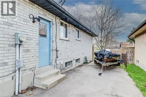 183 Dinison Crescent Kitchener ON N2E 2S6