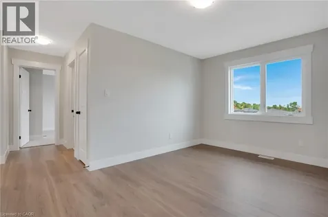24 Moon Crescent Cambridge ON N1S 5B4