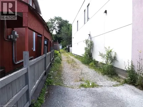 5815 Main Street Niagara Falls ON L2G 5Z6