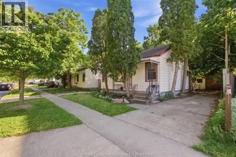 2209 Forest Windsor ON N8W 2G7