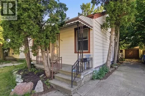 2209 Forest Windsor ON N8W 2G7