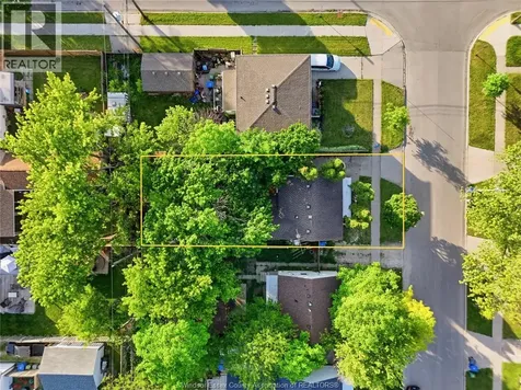 2209 Forest Windsor ON N8W 2G7