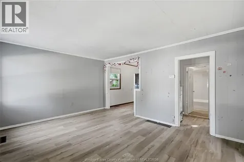 2209 Forest Windsor ON N8W 2G7
