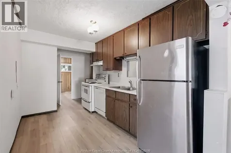 2209 Forest Windsor ON N8W 2G7