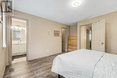 11 Longshire Circle Ottawa ON K2J 4K7