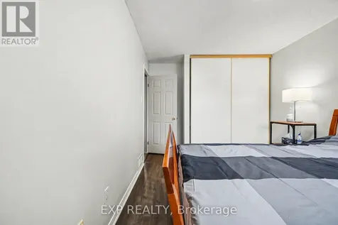 11 Longshire Circle Ottawa ON K2J 4K7