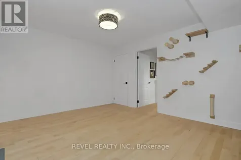 327 St Andrew Street Ottawa ON K1N 5G9