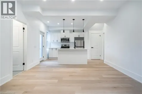 204 Balsam Avenue South Hamilton ON L8M 3B8