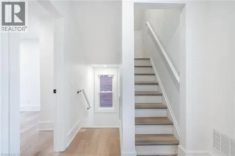 204 Balsam Avenue South Hamilton ON L8M 3B8