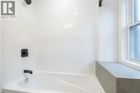 204 Balsam Avenue South Hamilton ON L8M 3B8