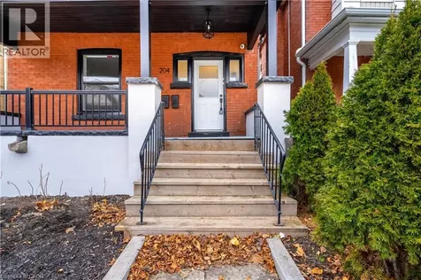 204 Balsam Avenue South Hamilton ON L8M 3B8