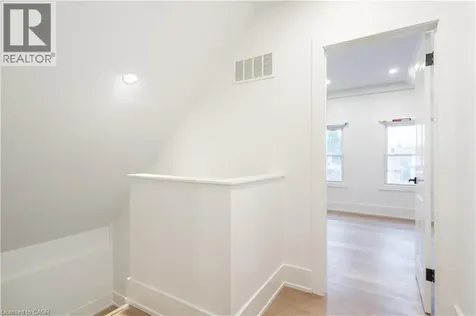 204 Balsam Avenue South Hamilton ON L8M 3B8