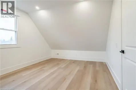204 Balsam Avenue South Hamilton ON L8M 3B8