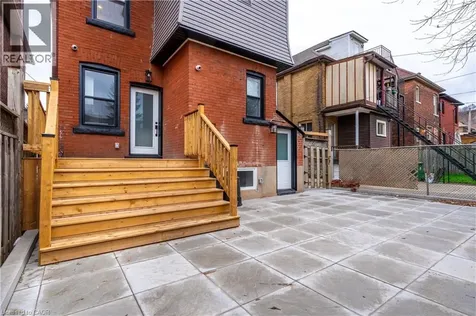 204 Balsam Avenue South Hamilton ON L8M 3B8