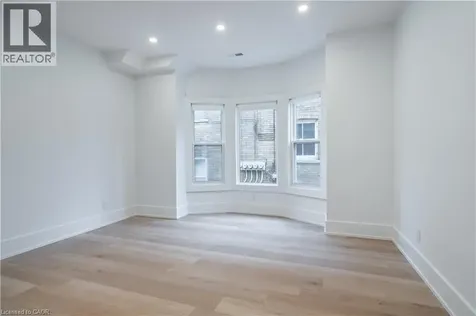 204 Balsam Avenue South Hamilton ON L8M 3B8