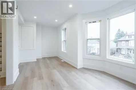 204 Balsam Avenue South Hamilton ON L8M 3B8