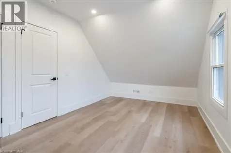 204 Balsam Avenue South Hamilton ON L8M 3B8