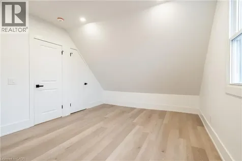 204 Balsam Avenue South Hamilton ON L8M 3B8