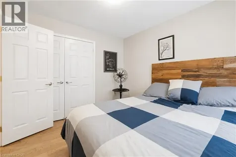 44 Stillwater Crescent Waterdown ON L0R 2H8