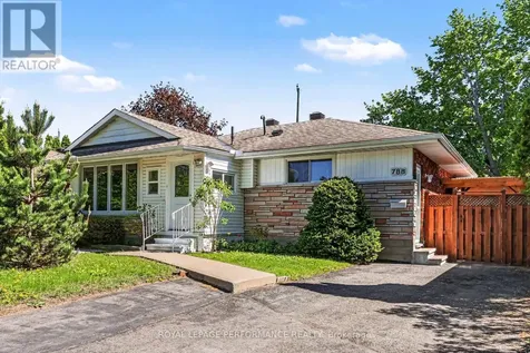 788 Dickens Avenue Ottawa ON K1G 2X8