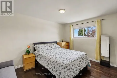 788 Dickens Avenue Ottawa ON K1G 2X8