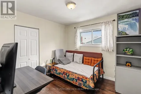 788 Dickens Avenue Ottawa ON K1G 2X8