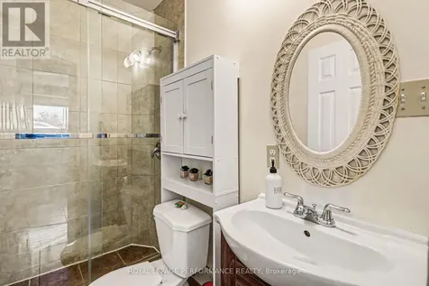 788 Dickens Avenue Ottawa ON K1G 2X8